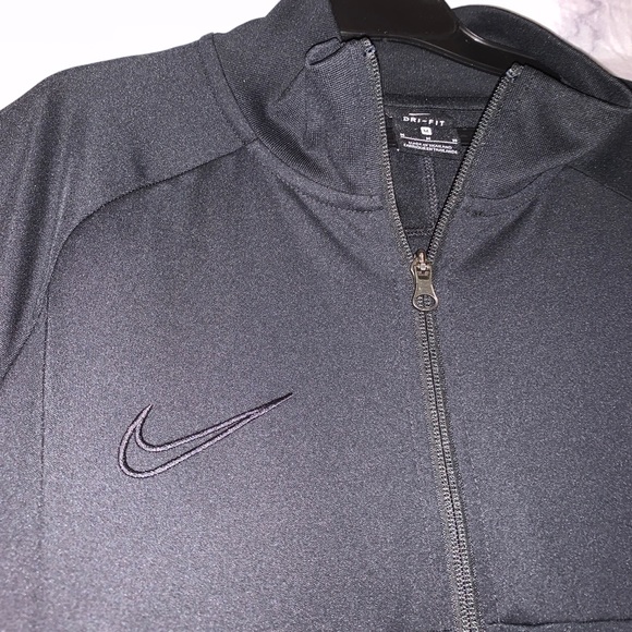 Nike zip up track jacket - Picture 2 of 6